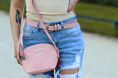 Pudrowo- Różowa Mała Damska Torebka Skórzana Pasek Beltimore N22 : Kolory - Różowy