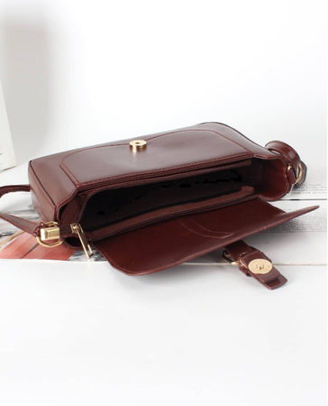 DAMSKA TOREBKA BRĄZOWA NA PASKU LISTONOSZKA BORDOWA NA RAMIĘ SKÓRZANA D09