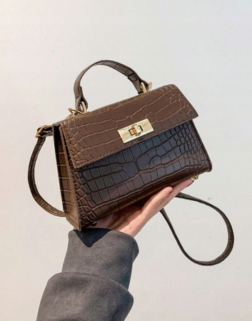 Damska torebka Listonoszka Ciemno brązowa skóra Kuferek na pasku uchwyt D11